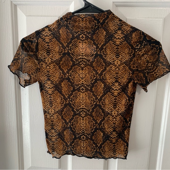 NWT Forever 21 Mesh Tee Snakeskin Print Size Small - Picture 4 of 5